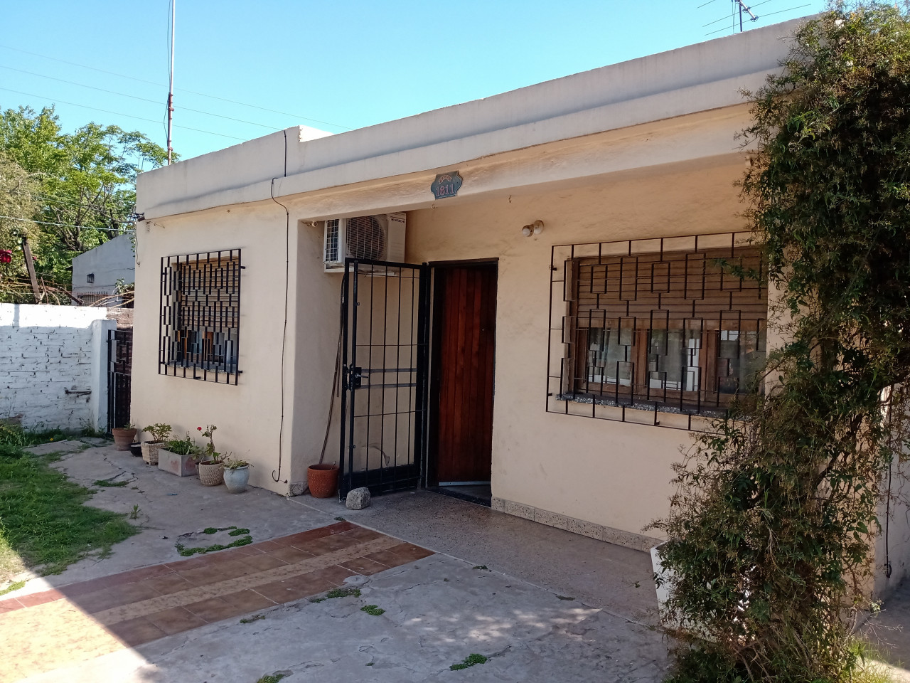 CASA DE 3 AMBIENTES TOTALMENTE RECICLADA EN J. C. PAZ