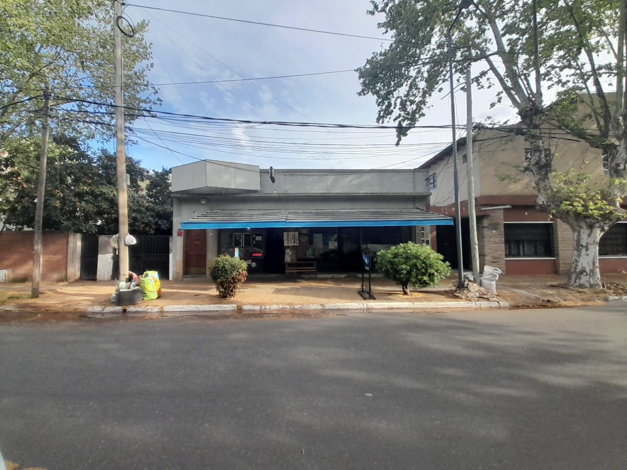 PH EN VENTA CASA Y LOCAL AL FRENTE EN BELLA VISTA