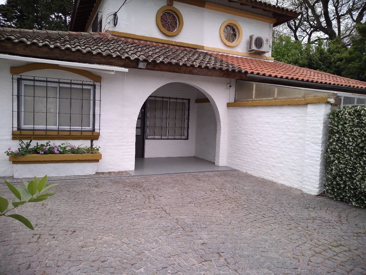 Casa quinta en alquiler de 4 ambientes AMOBLADA y con pileta en B° El Cortijo- Malvinas Argentinas