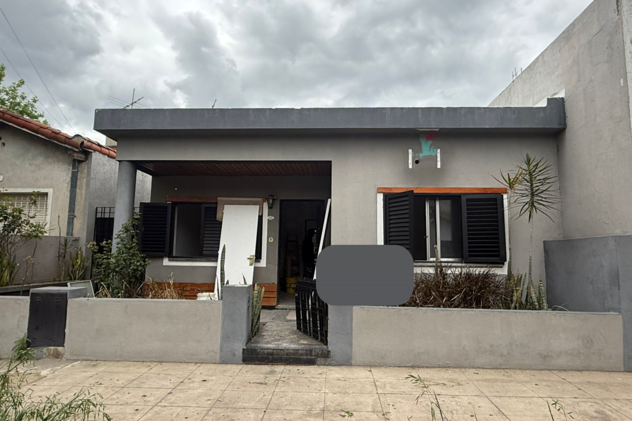 Casa de 3 ambientes con parque en alquiler en Muñiz