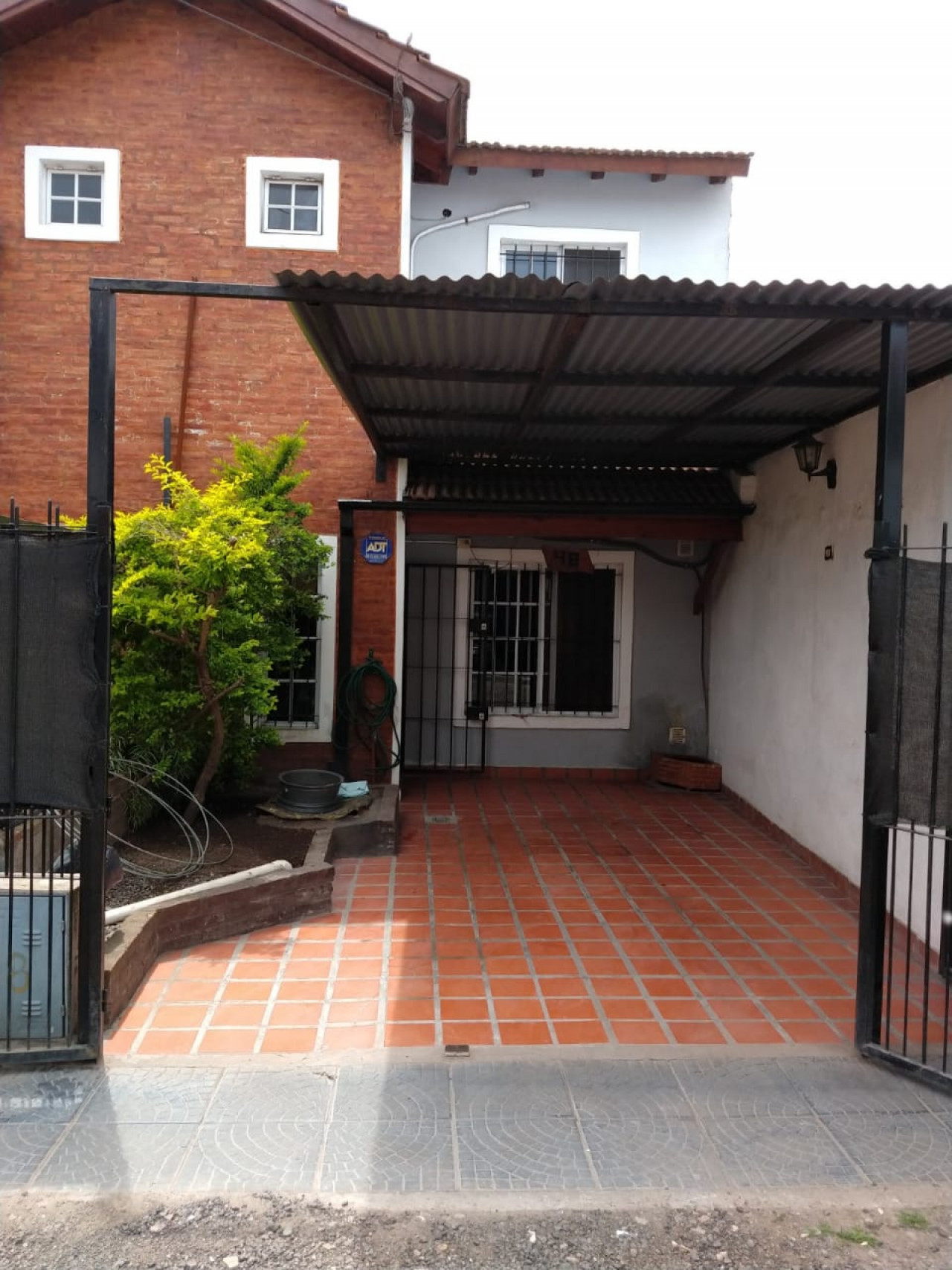 DUPLEX DE 4 AMBIENTES EN BARRIO CERRADO "FINCAS DEL SOL" J . C . PAZ