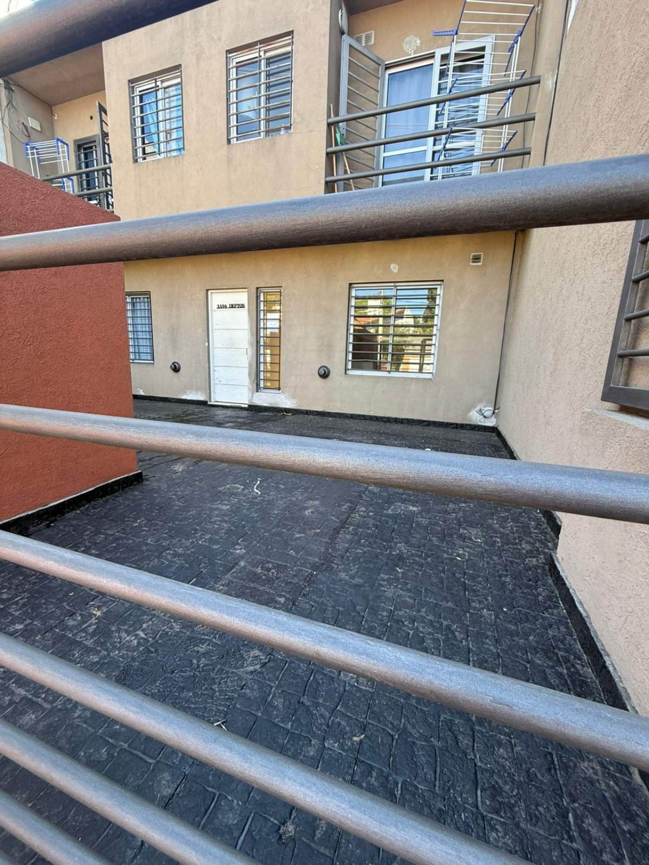 Departamento de 2 ambientes con patio y cochera en San Miguel