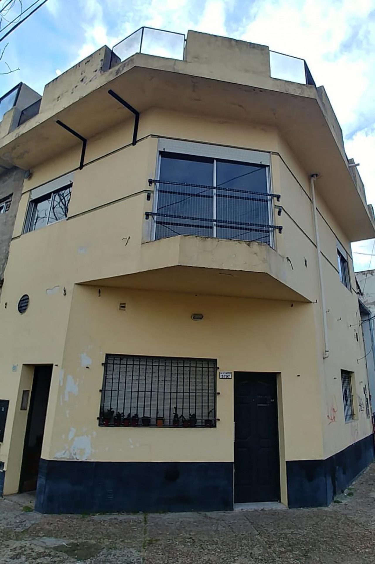 Venta  local   y   o vivienda ) p.baja y 2 ambientes p.alta Villa ballester apto credito