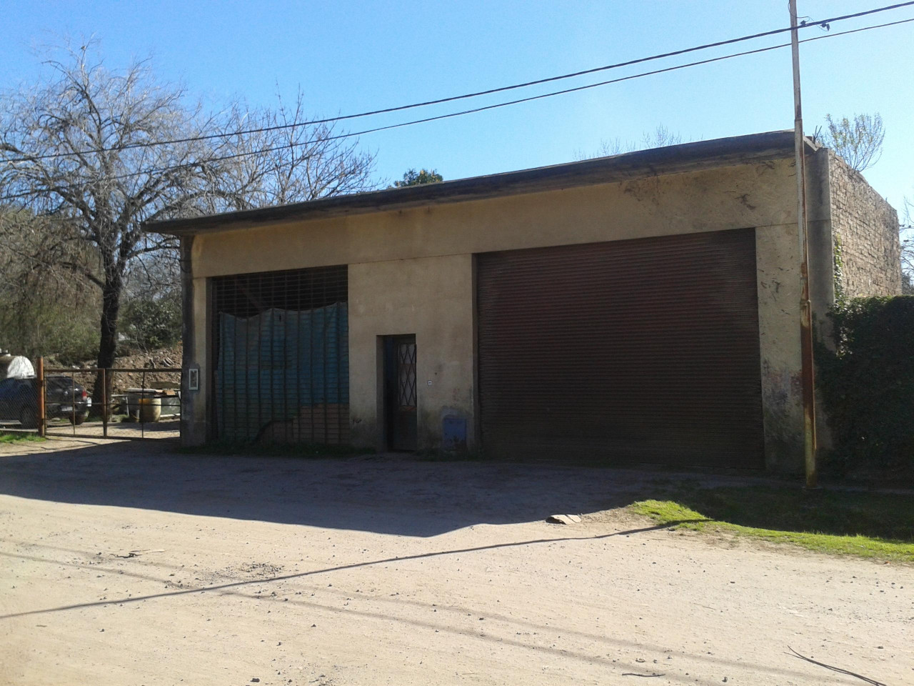 CASA CON LOCALES EN EL BARRIO EL CHELITO TORTUGUITAS