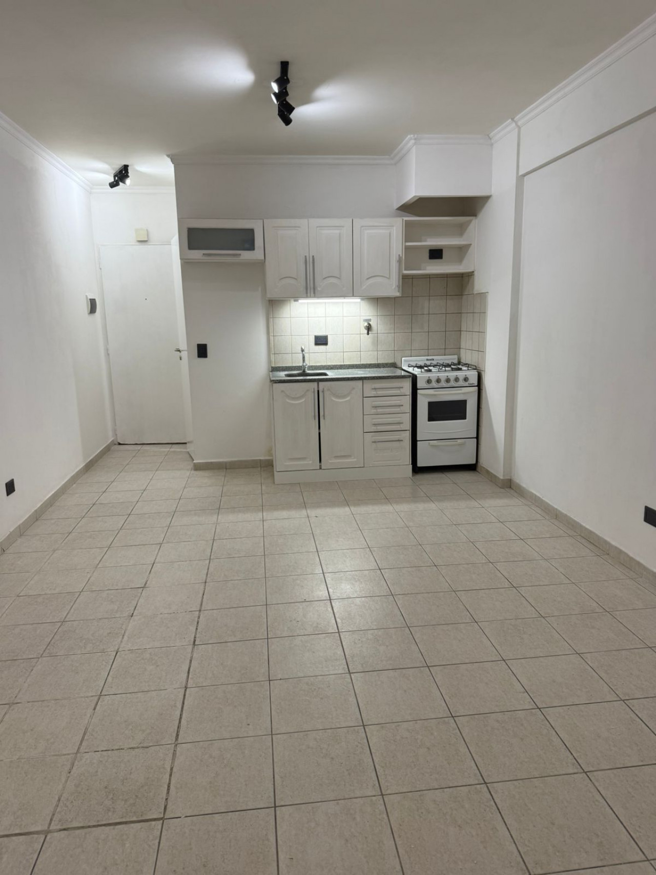 Departamento Monoambiente en excelente estado en Edificio Ibiza V - Muñiz