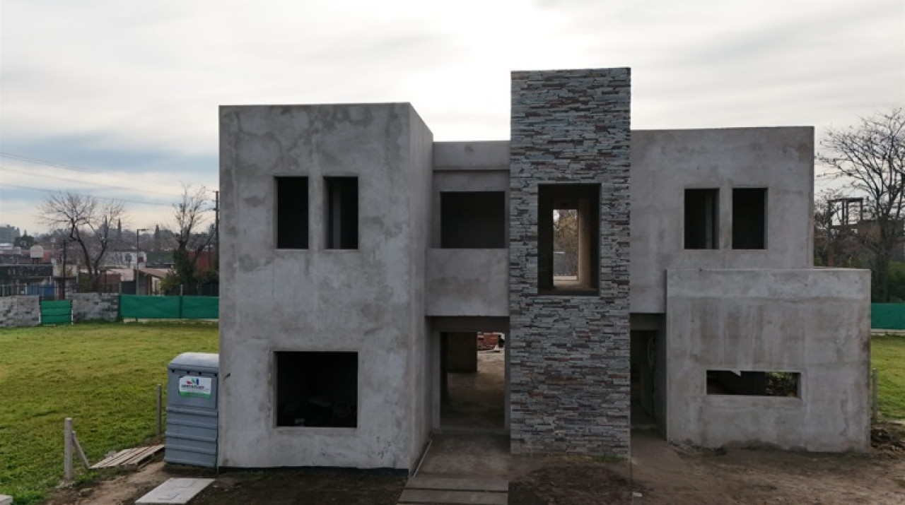 Hermosa propiedad en barrio privado, sobre Av. Dr. Ricardo Balbín